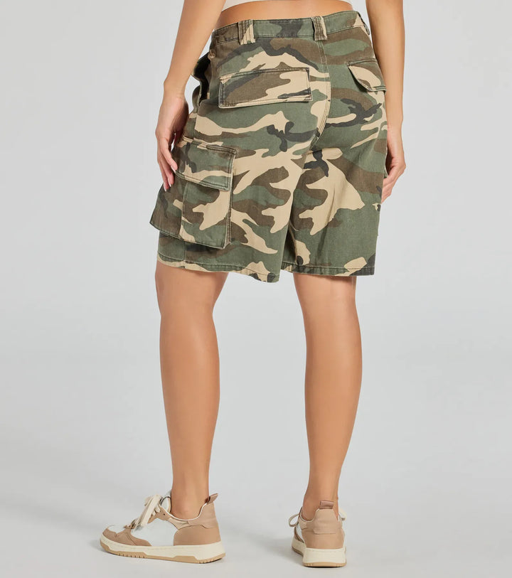 Kurze Camouflage-Shorts mit mittelhoher Taille für Frauen | Ideal für Freizeitaktivitäten