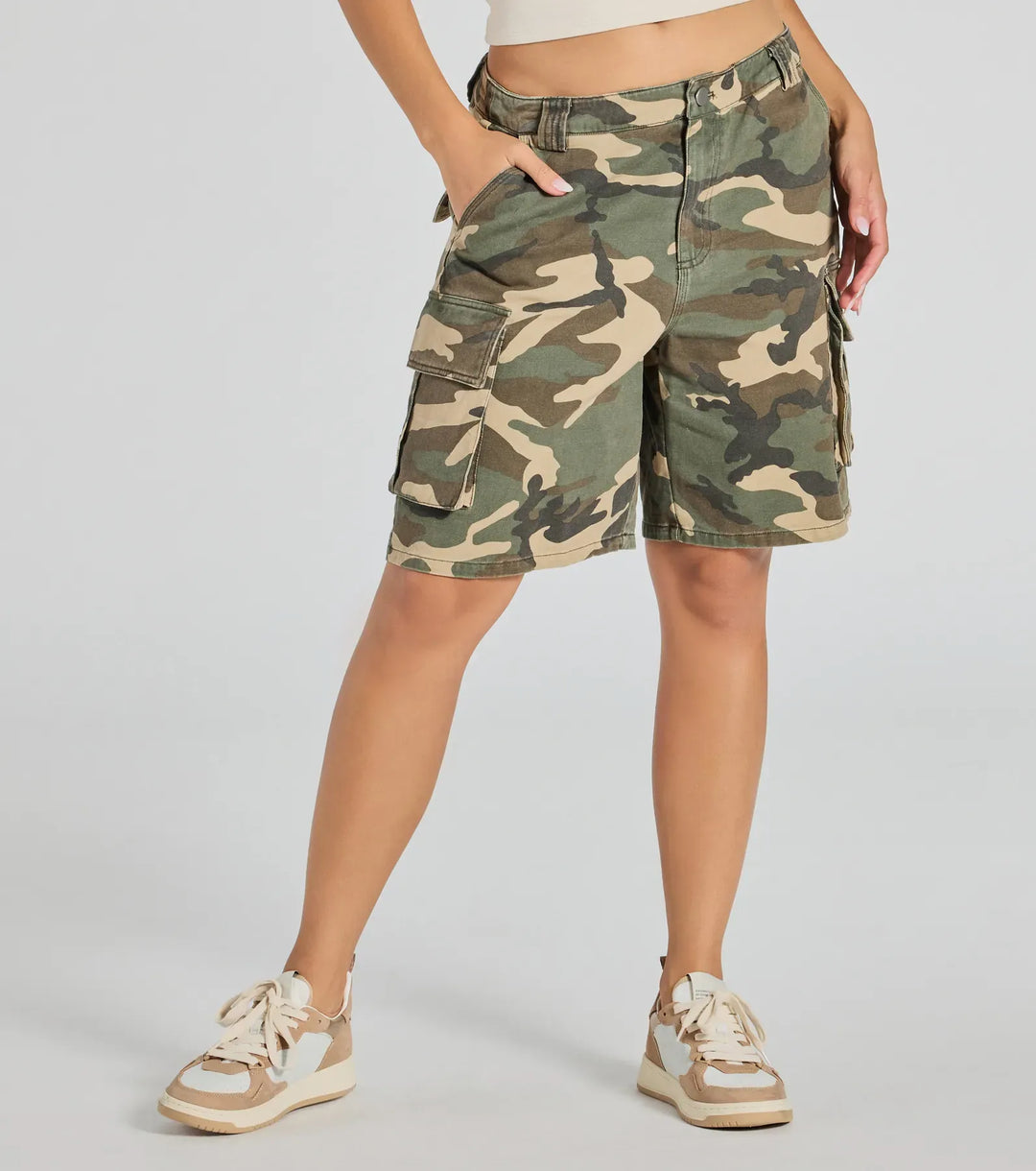 Kurze Camouflage-Shorts mit mittelhoher Taille für Frauen | Ideal für Freizeitaktivitäten