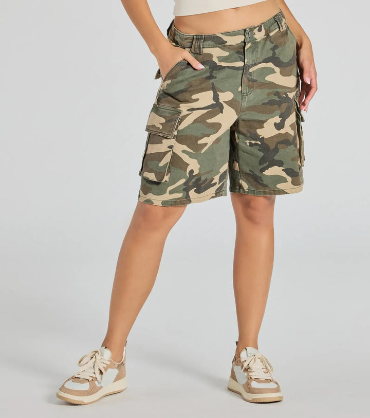 Kurze Camouflage-Shorts mit mittelhoher Taille für Frauen | Ideal für Freizeitaktivitäten