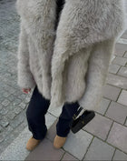 Lexi Fluffy Fur Jacke | Damenjacke aus luxuriösem Faux Fur mit lässiger Passform