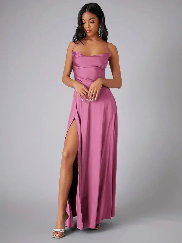 Vittoria Kleid | Satin Maxi Abendkleid mit Drapierter Halslinie und Offenem Rücken