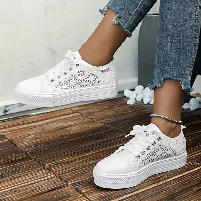 Willemina - Damen Sneaker mit Spitzenmuster und Schnürung