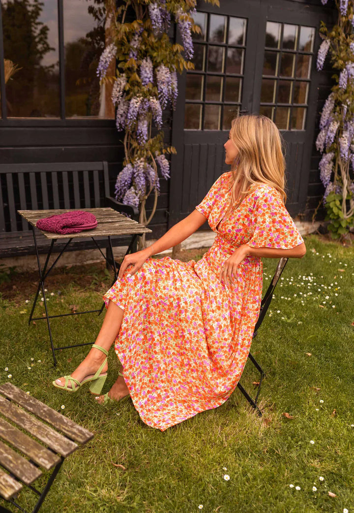 Lange Damenrobe | Buntes Blumenmuster | Tailliert &amp; Fließender Schnitt Sommer