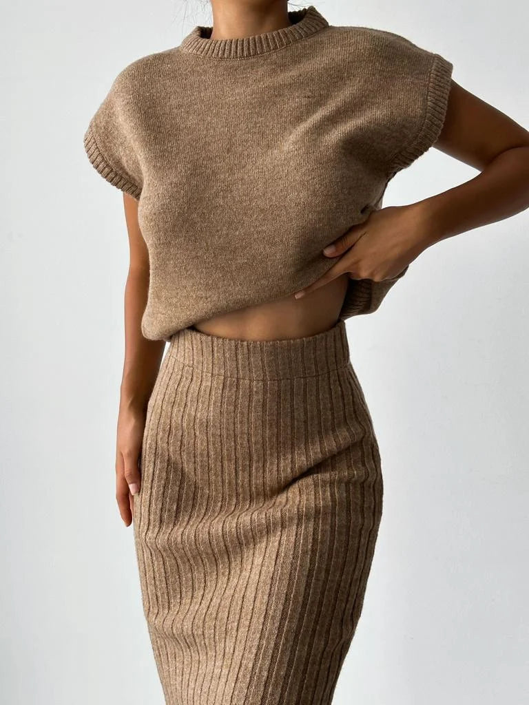 Alina Set | Strick-Winterset mit ärmellosem Pullover und Rock im zeitlosen Stil