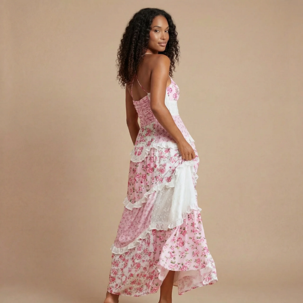 Ashley - Maxikleid mit floralem Druck, gestuften Rüschendetails und Spitzenbesatz