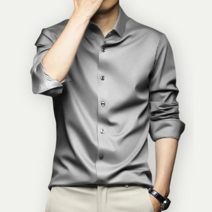 Bügel- und knitterfreie Herrenhemd im modernen Slim Fit
