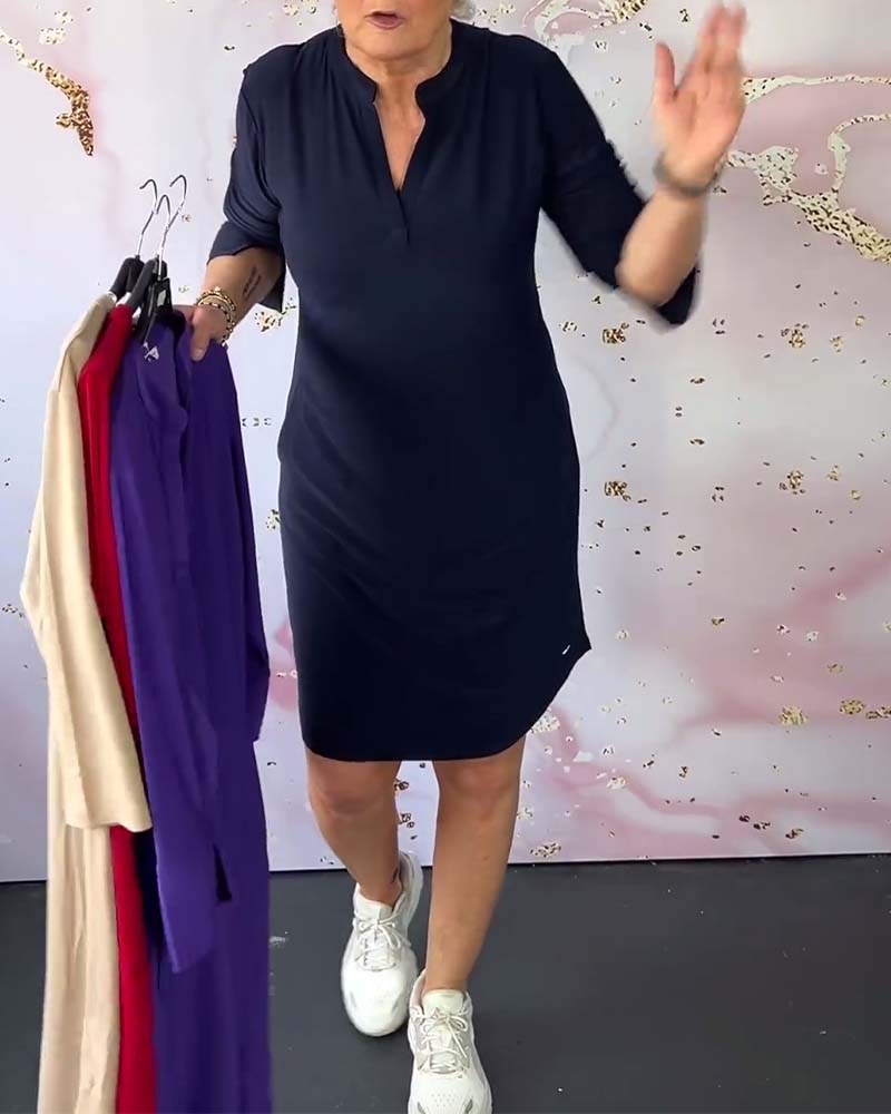 HANNEKE - Einfarbiges Kleid mit V Ausschnitt