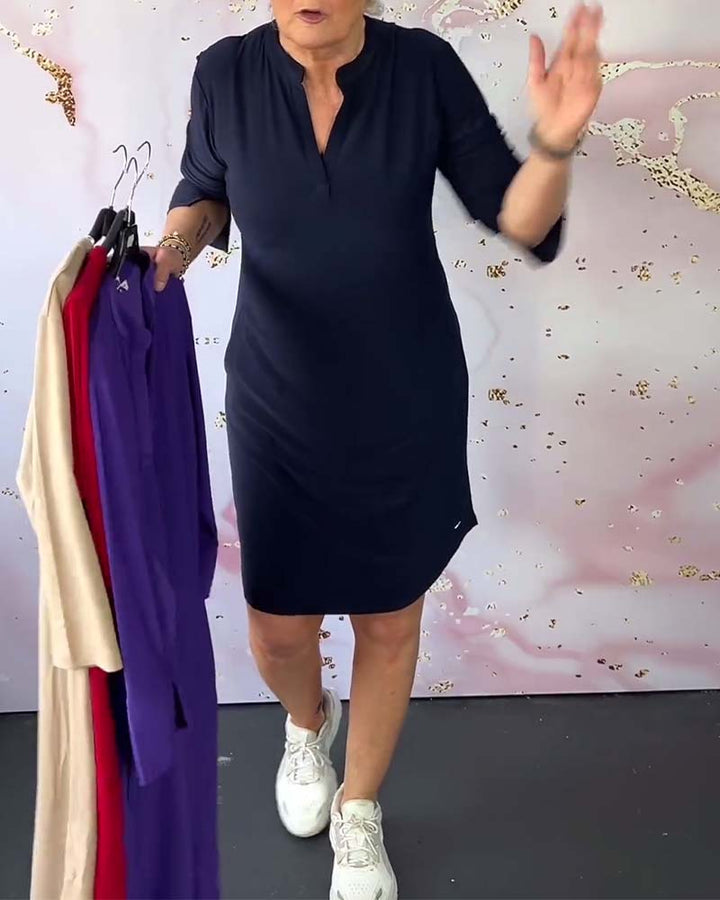 HANNEKE - Einfarbiges Kleid mit V Ausschnitt