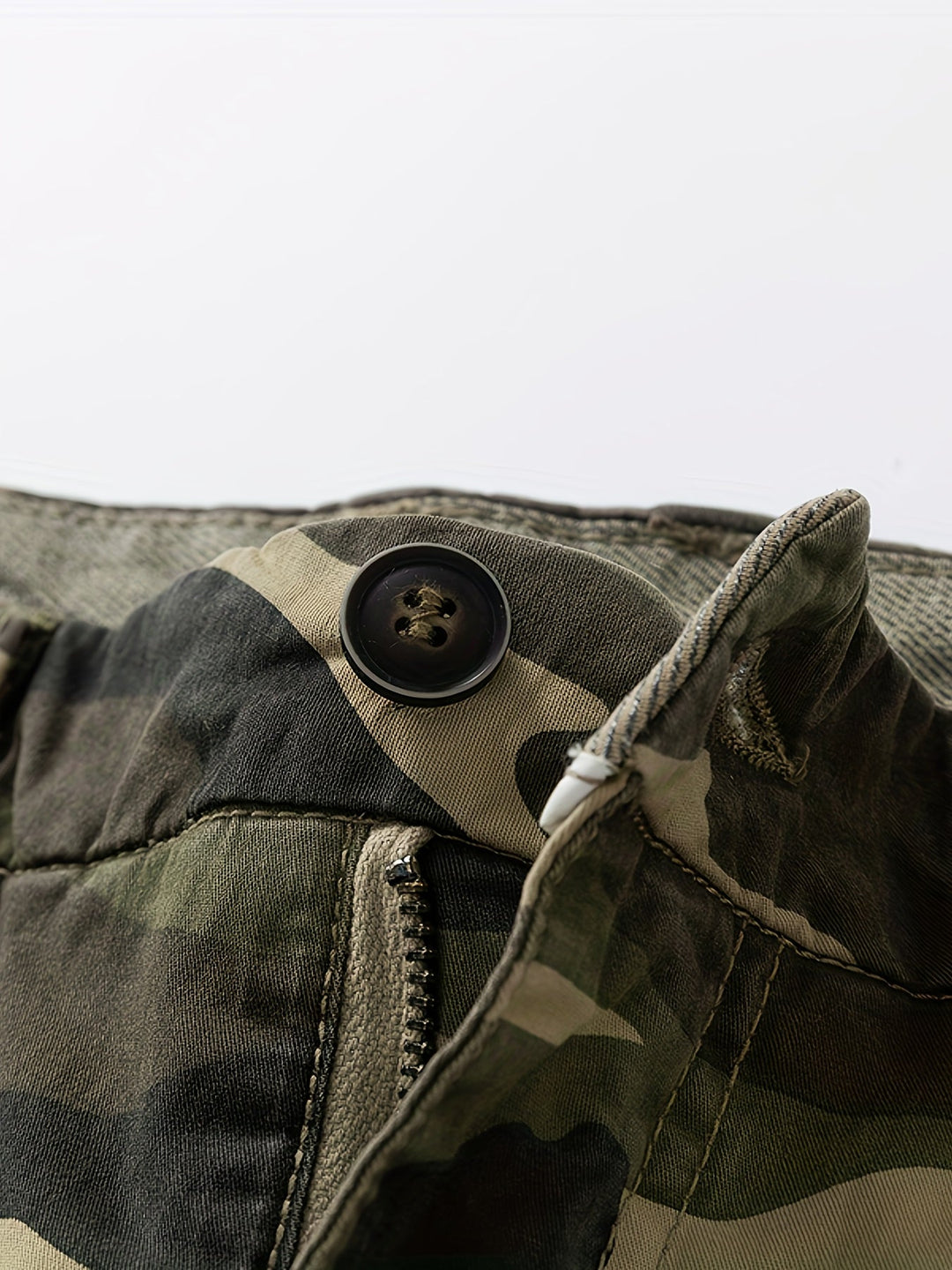 Herren-Bermudashorts mit Camouflage-Design und Taschen
