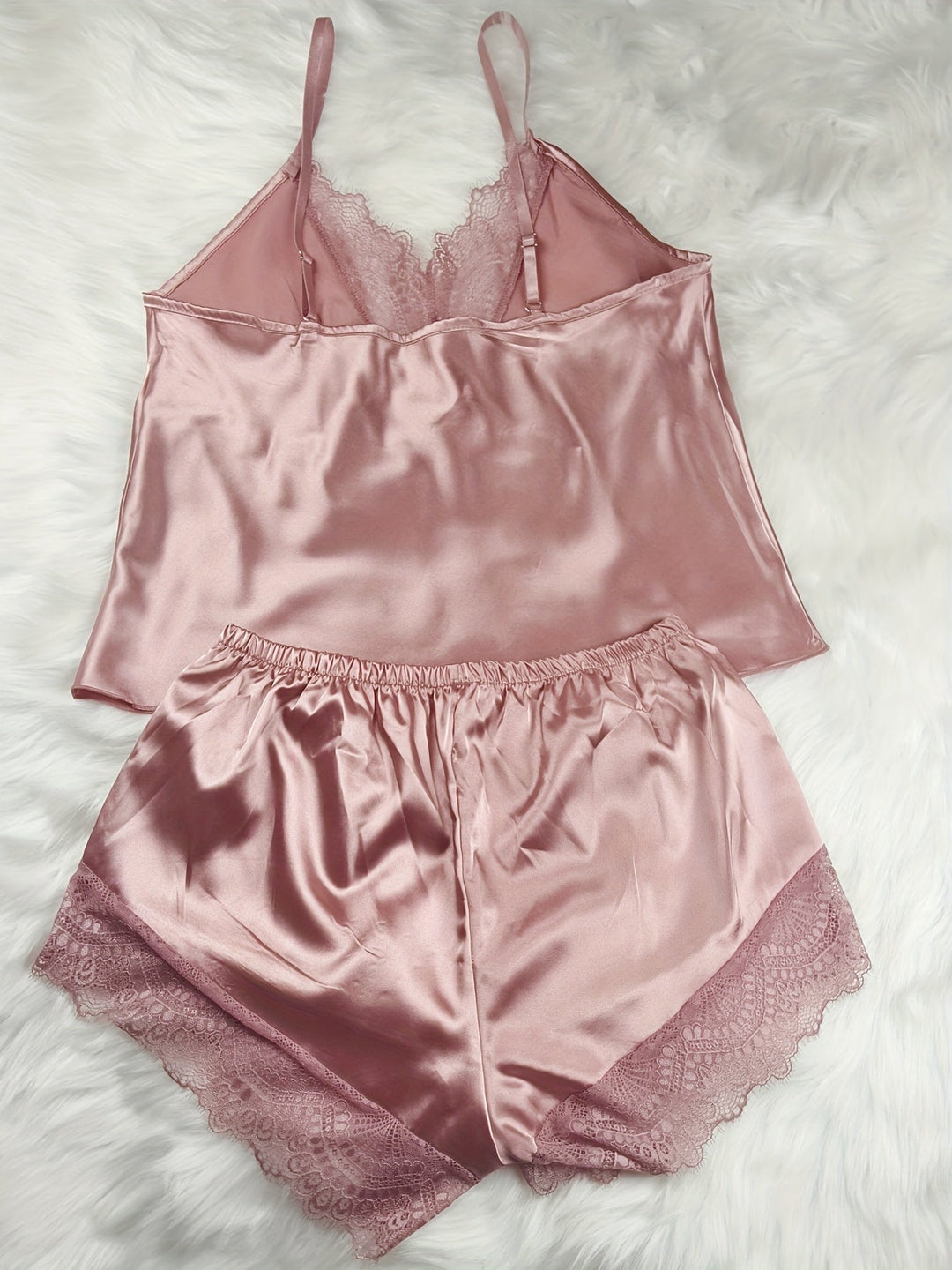 Kurzes Damenpyjama im sexy Stil für zu Hause - Set mit Top und Shorts mit Spitzenakzenten, ideal für Frühling-Sommer