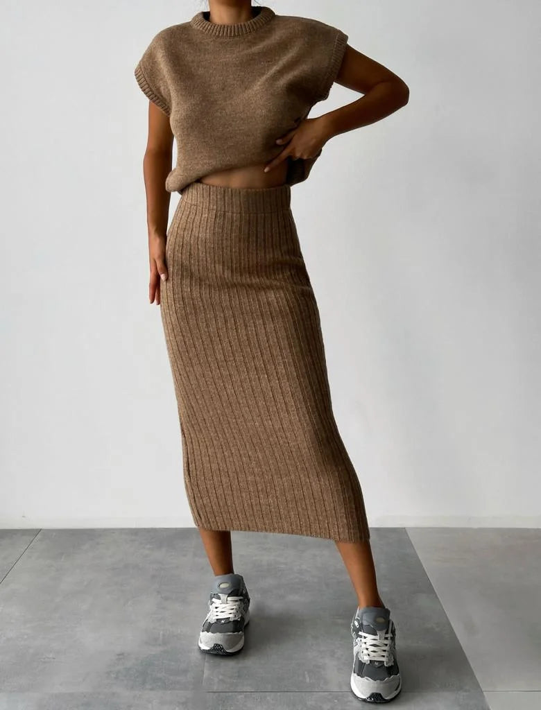 Alina Set | Strick-Winterset mit ärmellosem Pullover und Rock im zeitlosen Stil