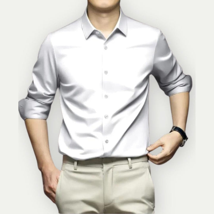 Bügel- und knitterfreie Herrenhemd im modernen Slim Fit