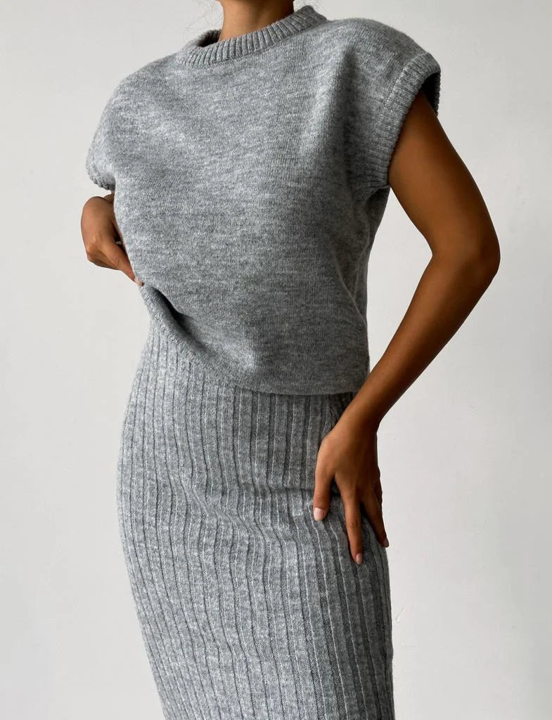 Alina Set | Strick-Winterset mit ärmellosem Pullover und Rock im zeitlosen Stil