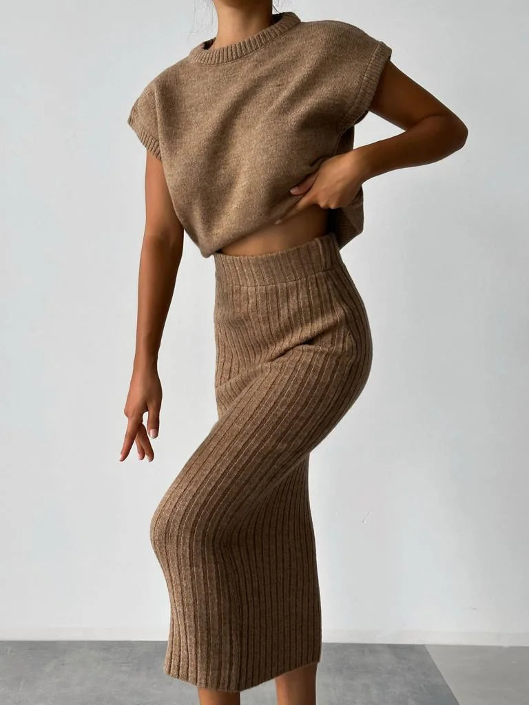 Alina Set | Strick-Winterset mit ärmellosem Pullover und Rock im zeitlosen Stil