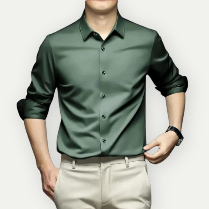 Bügel- und knitterfreie Herrenhemd im modernen Slim Fit