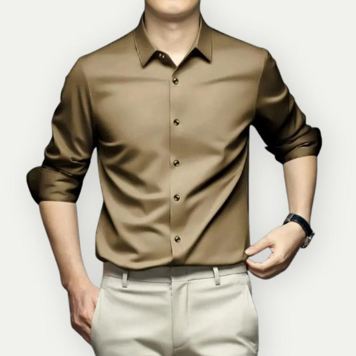 Bügel- und knitterfreie Herrenhemd im modernen Slim Fit
