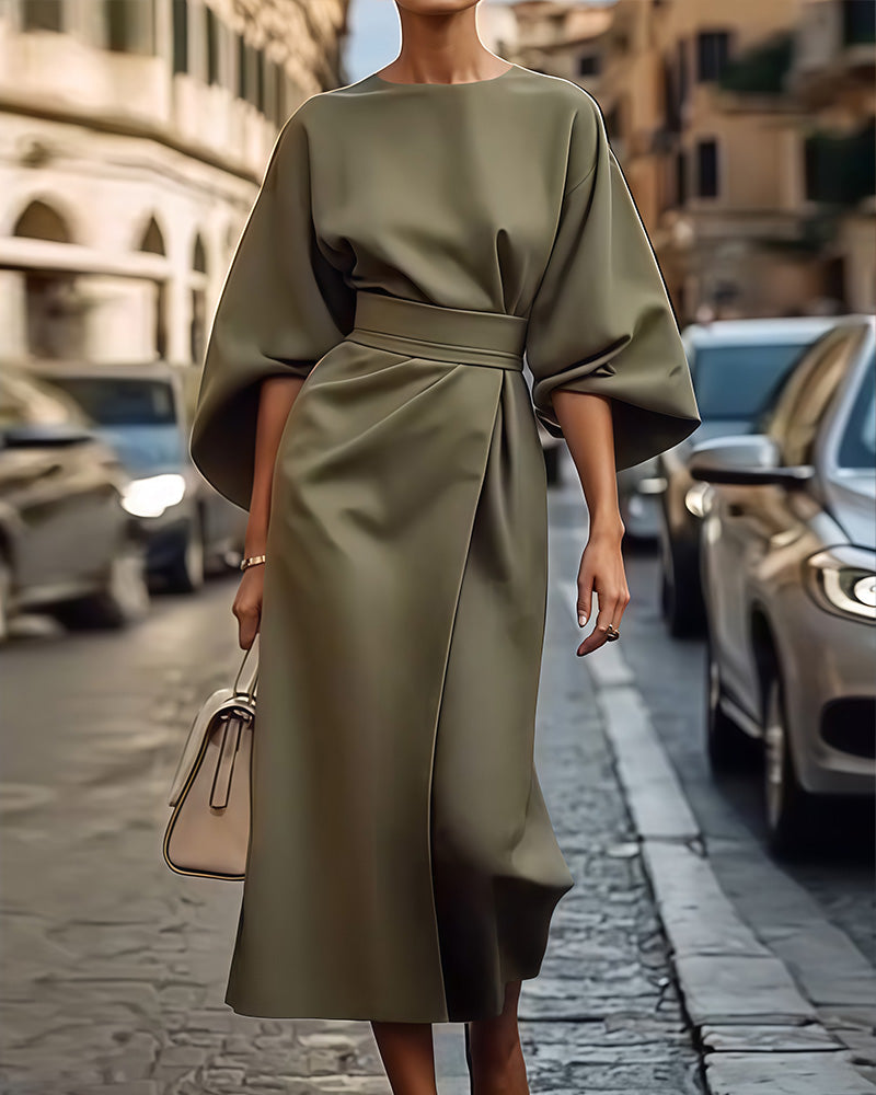 ELVIRA - Midi-Kleid mit Batwing-Ärmeln und Taillengürtel mit Wickeldetail
