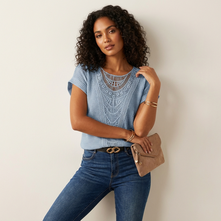 Elegante Spitzenbluse mit Rundhalsausschnitt und kurzen Ärmeln – Isabella