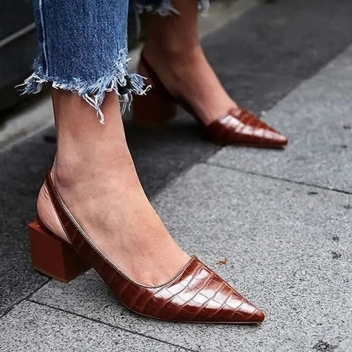 Elegante Pumps mit spitzem Zehen und Blockabsatz