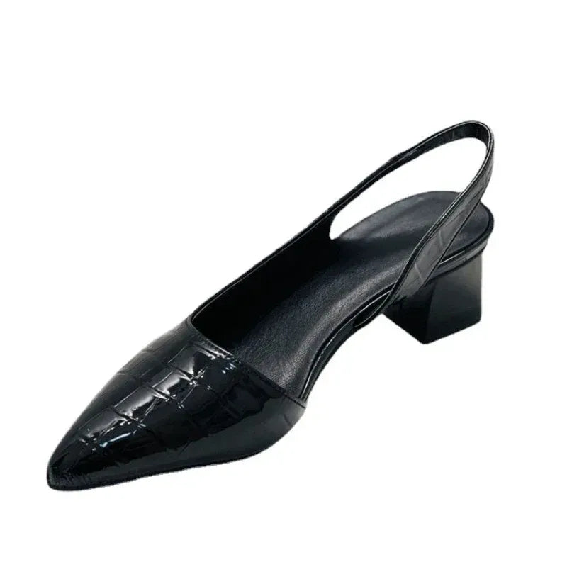 Elegante Pumps mit spitzem Zehen und Blockabsatz