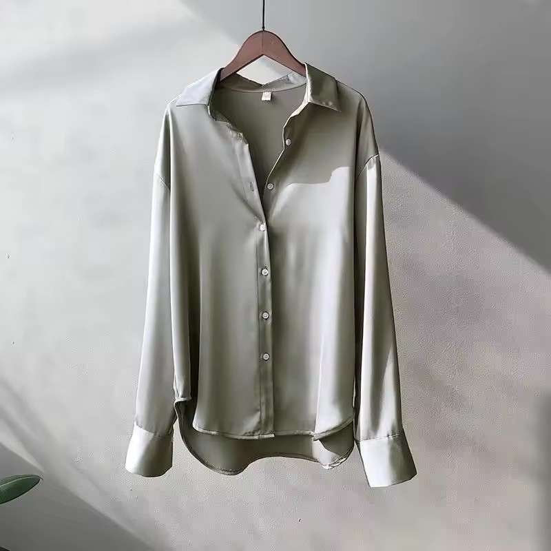 Dorothy - Satin Oversized Langarm-Hemd mit Knopfleiste