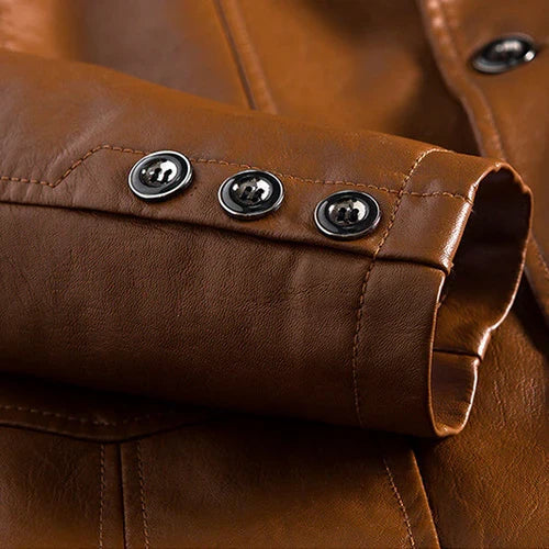 Austin | Herrenjacke im taillierten Schnitt im Leder-Look, mit Zwei-Knopf-Verschluss