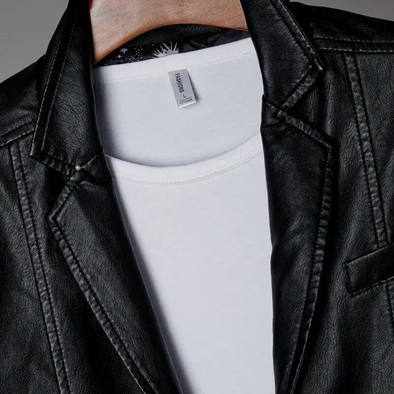 Austin | Herrenjacke im taillierten Schnitt im Leder-Look, mit Zwei-Knopf-Verschluss