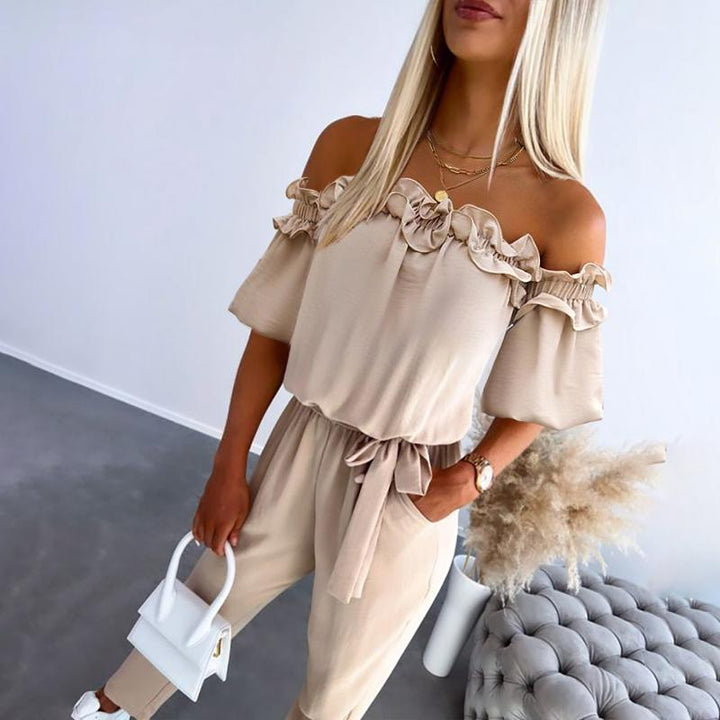 CAMILA – Schicker Off-Shoulder Volant-Hüftgurt-Jumpsuit