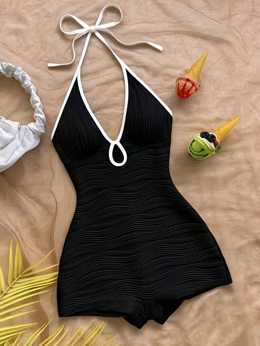Damen Badeanzug mit Halterneck und Wellenmuster – Eleganter Vintage-Stil für Strand und Pool