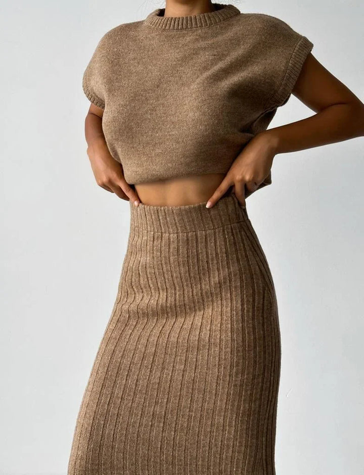 Alina Set | Strick-Winterset mit ärmellosem Pullover und Rock im zeitlosen Stil