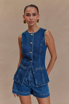 Damen Jeansset mit ärmelloser Weste mit Knopfleiste und Taschen sowie kurzer Hose mit hohem Bund