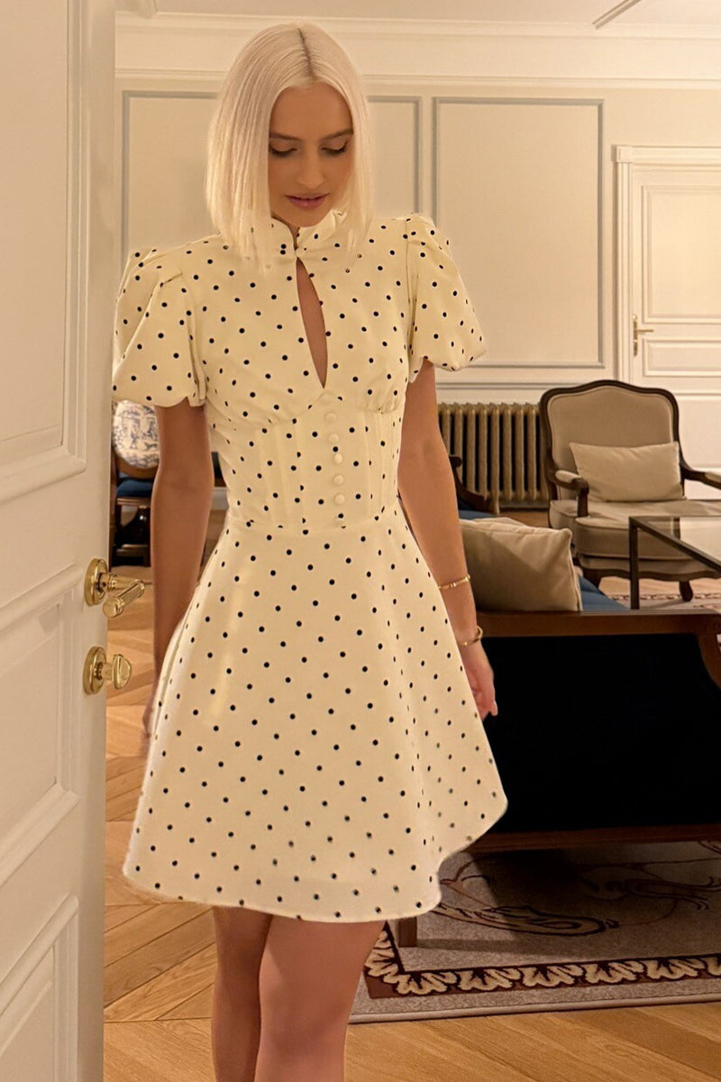 Damen Minikleid mit Stehkragen und Schlüssellochöffnung und Puffärmeln