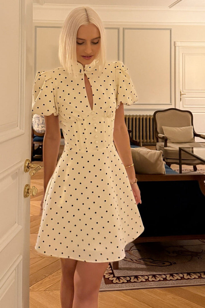 Damen Minikleid mit Stehkragen und Schlüssellochöffnung und Puffärmeln
