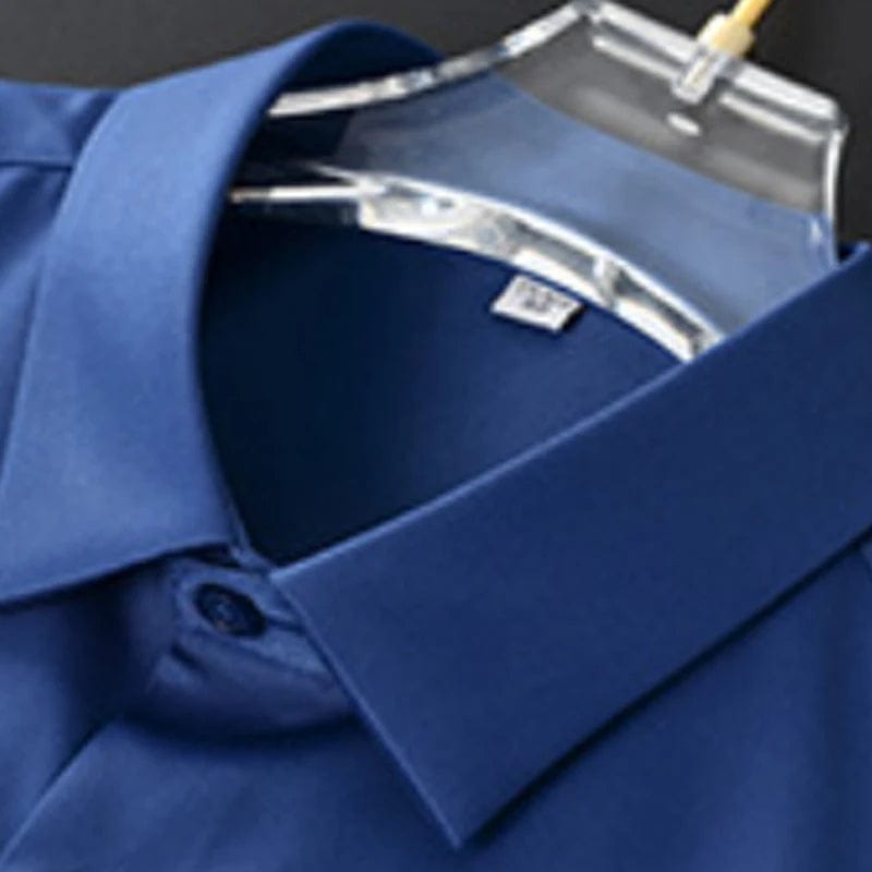 Bügel- und knitterfreie Herrenhemd im modernen Slim Fit