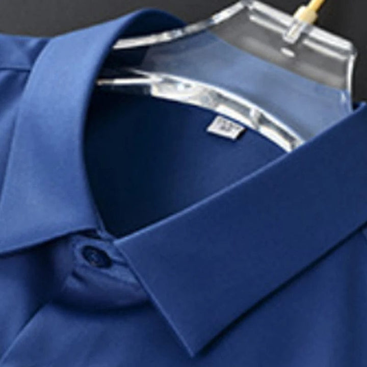 Bügel- und knitterfreie Herrenhemd im modernen Slim Fit