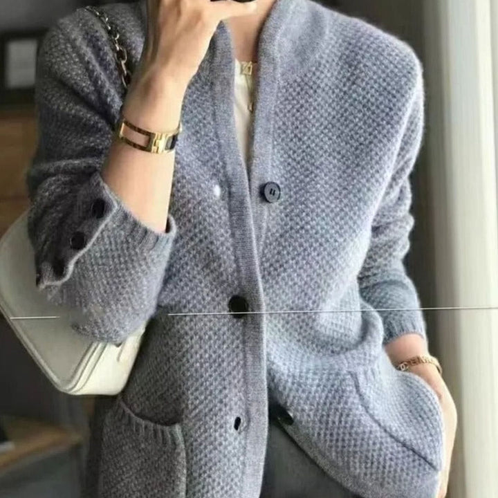 Strickjacke für Damen mit V-Ausschnitt, Knöpfen und offenen Taschen