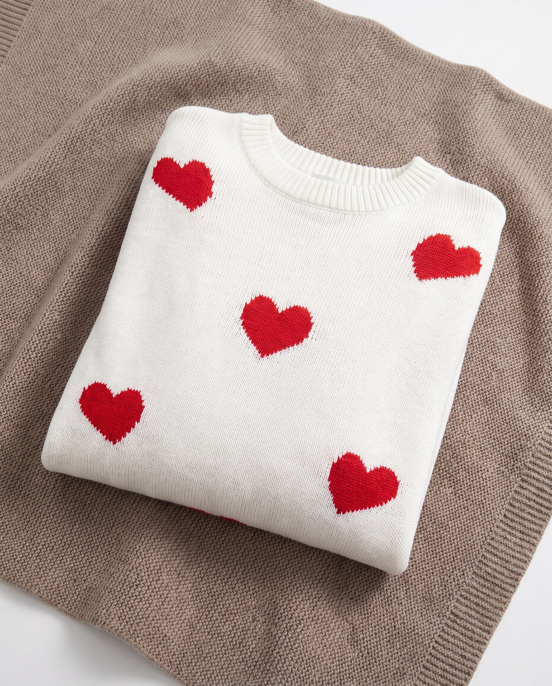 Elysia | Damen Strickpullover mit Rundhalsausschnitt und Herzmuster