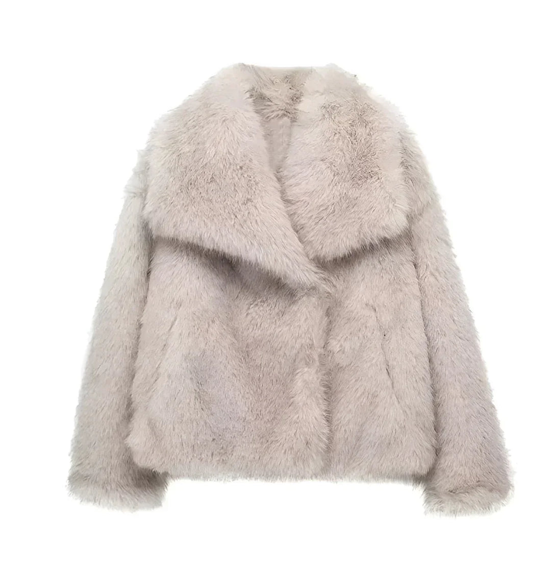 Lexi Fluffy Fur Jacke | Damenjacke aus luxuriösem Faux Fur mit lässiger Passform