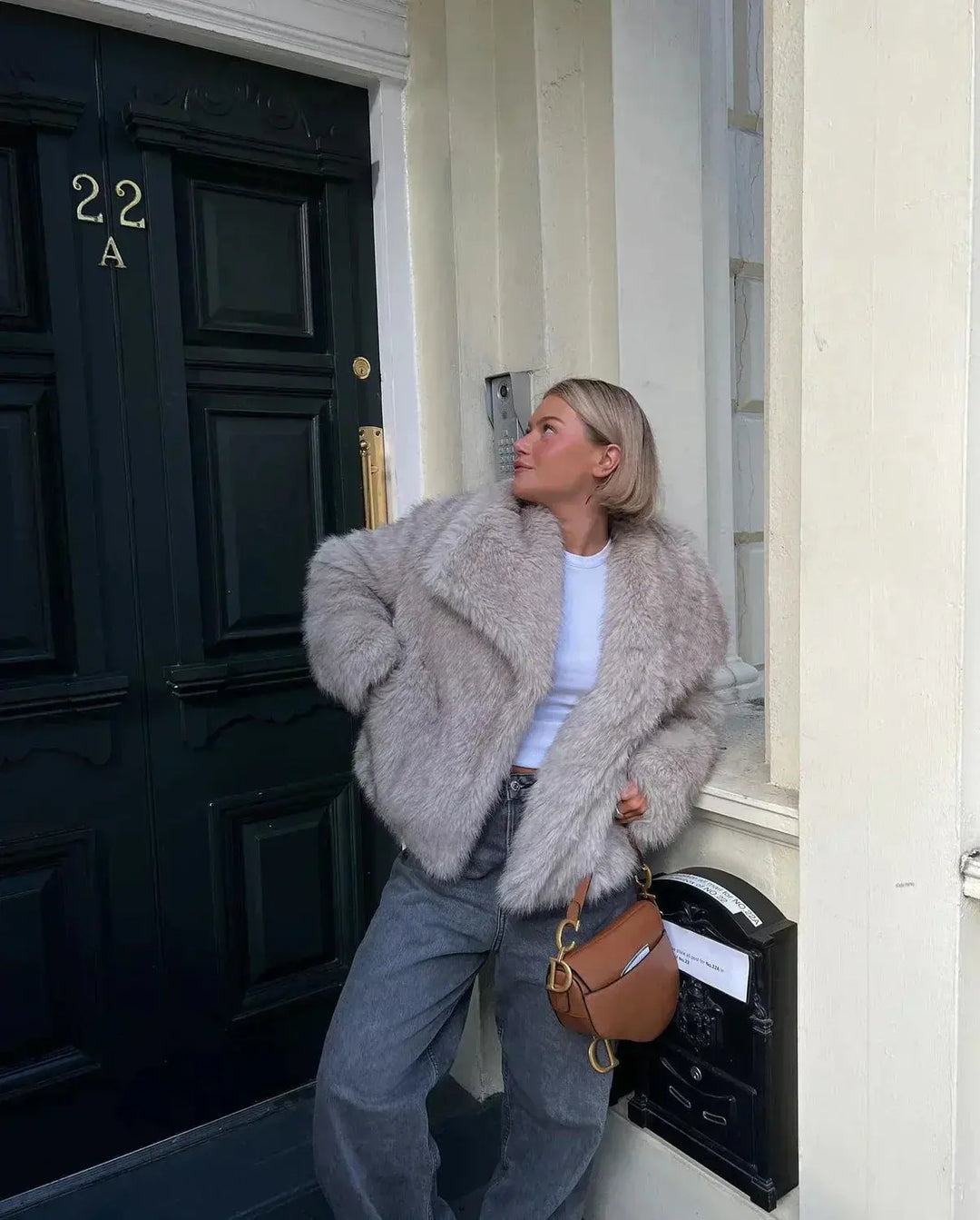 Lexi Fluffy Fur Jacke | Damenjacke aus luxuriösem Faux Fur mit lässiger Passform