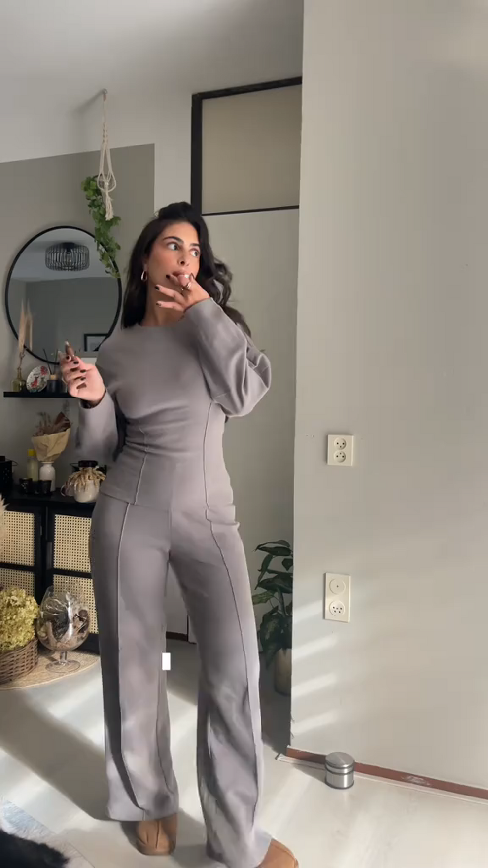 Damen Zweiteiliges Set Oversized Pullover und Weite Hose Casual Chic - Gebrochen Weiß / Grau / Schwarz - Maelen