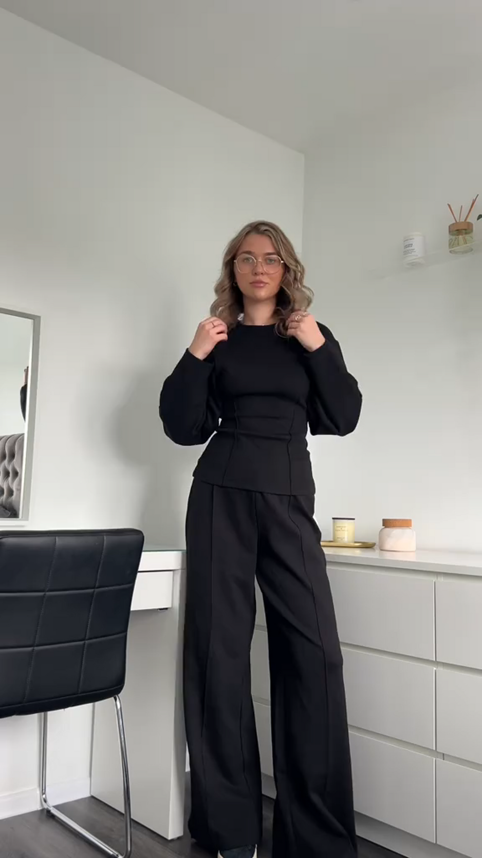 Damen Zweiteiliges Set Oversized Pullover und Weite Hose Casual Chic - Gebrochen Weiß / Grau / Schwarz - Maelen