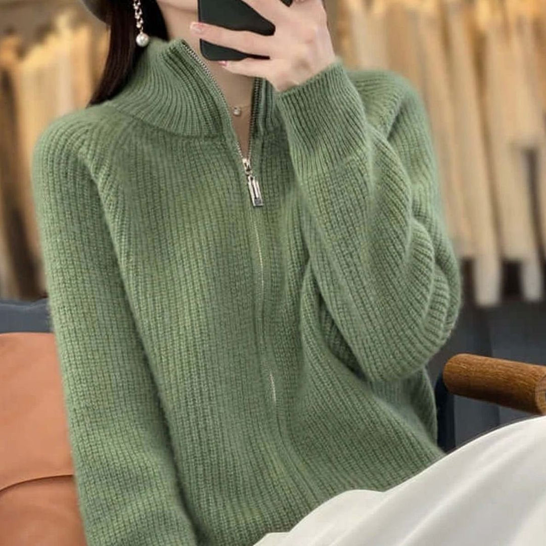 Entspannt geschnittene Damenstrickjacke mit halbem Reißverschluss