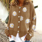 Entspannt gestrickte Damenwinterjacke mit Gänseblümchen und Knopfverschluss