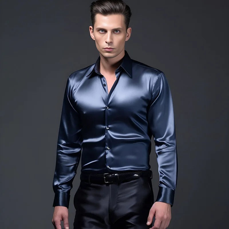 Herrenhemd im glänzenden Business-Stil